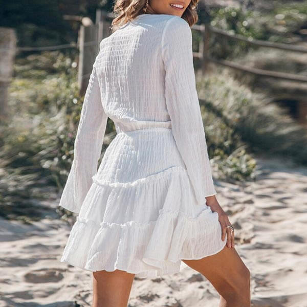 robe blanche à froufrou