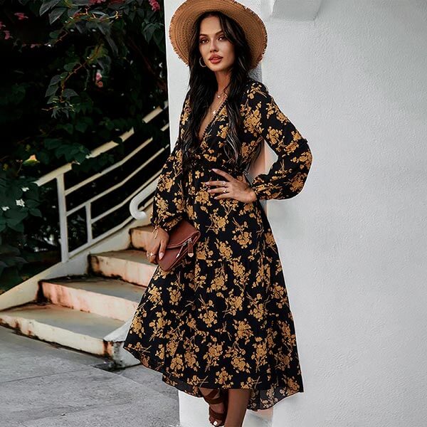 robe noire motif floral